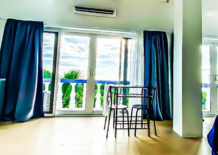 Hotel Zhang And Dragon J1 Dive Center 3*